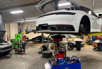 Expert Porsche Mechanic by McIlvain Motors – Precision German Auto Care
